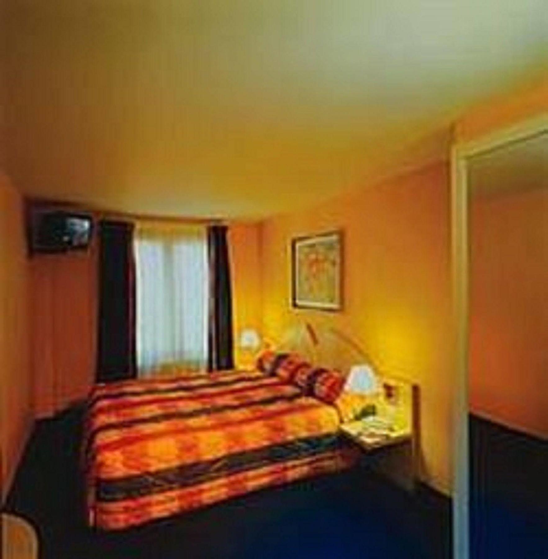 Grand Hotel Du Calvados Parijs Kamer foto
